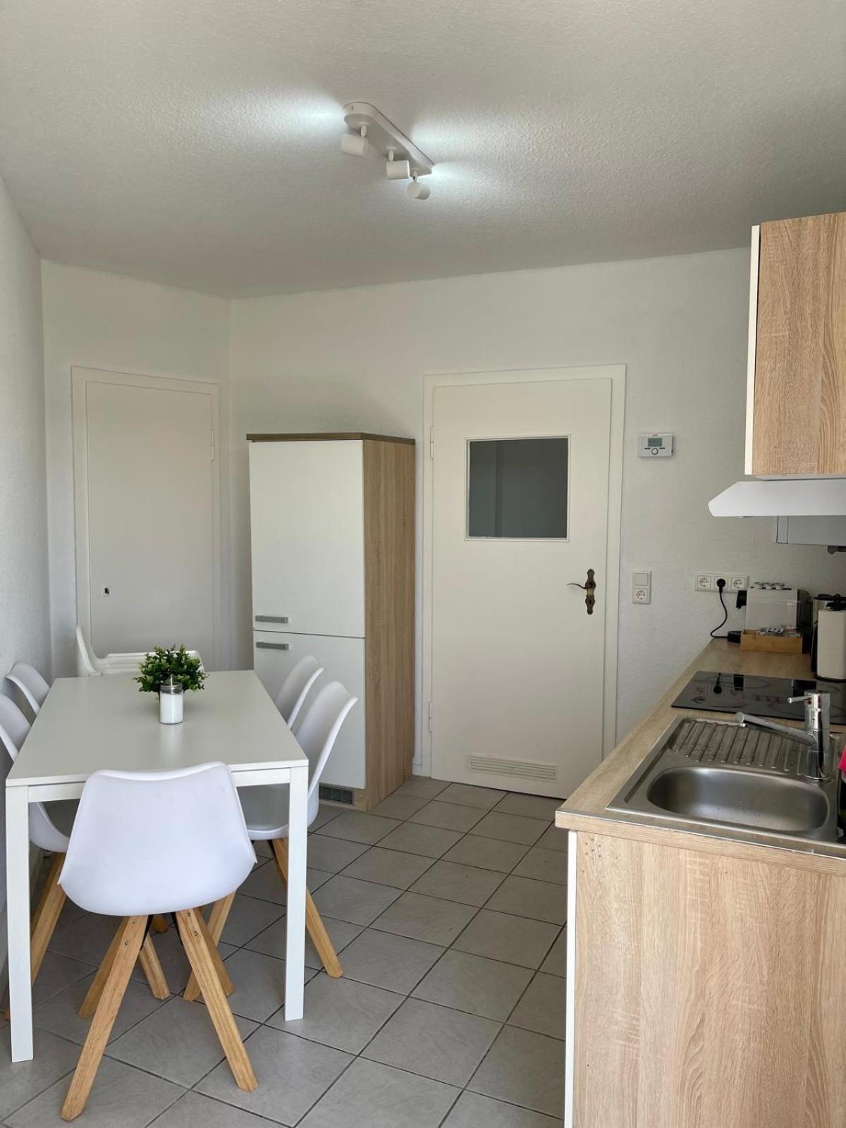 Raha Apartments - Ihr Komfortables Zuhause - Garten - Vollausstattung - Balkon - Parkplatz Kassel Ngoại thất bức ảnh